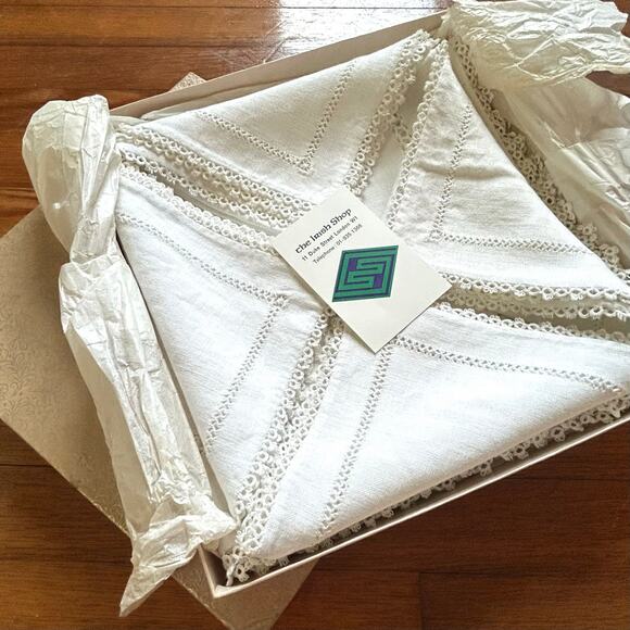 Vintage Irish Linen Tablecloth & Napkins with Crochet Lace Border - Picture 12 of 16